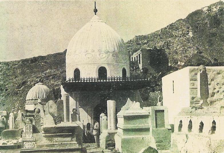 القبة التي كانت مبنية على قبر خديجة بنت خويلد في مقبرة المعلاة في مكة