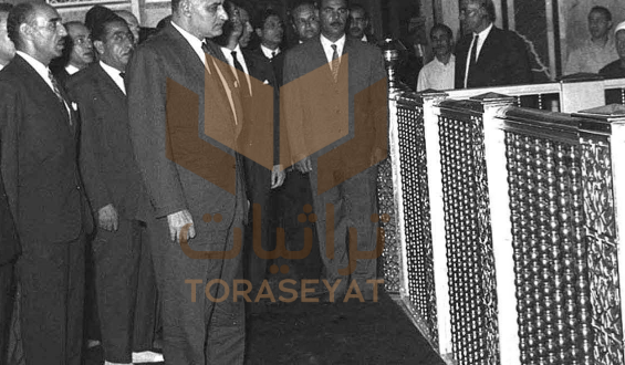جمال عبدالناصر عند ضريح الحسين باحتفال المولد النبوي بعد النكسة في 19 يونيو عام 1967م