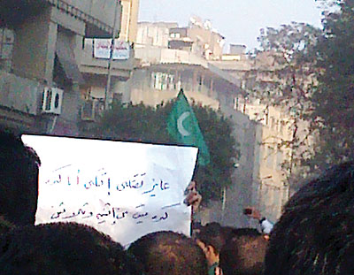 رفع العلم الملكي في ميدان التحرير