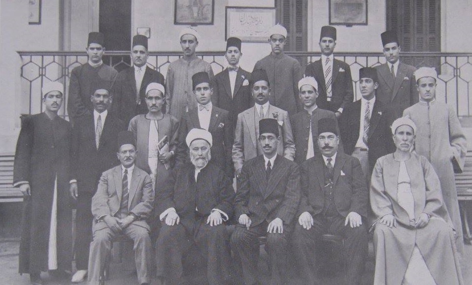 مدرسة تعليم الخط والمدرسين مع الخطاط عبدالعزيز رفاعي