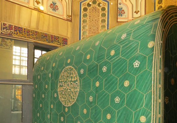 قبر النبي إبراهيم في المسجد الإبراهيمي في مدينة الخليل
